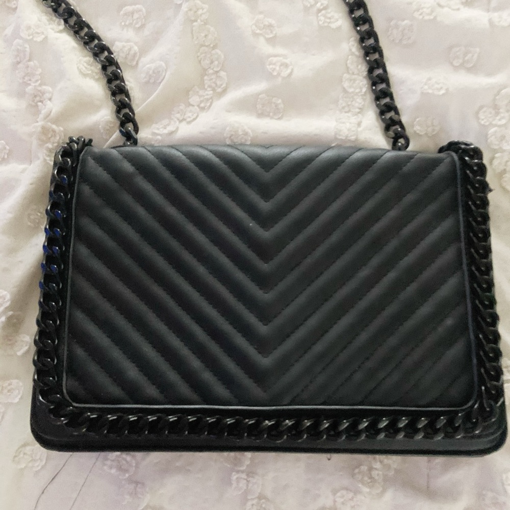 Black chain crossbody bag 🤍